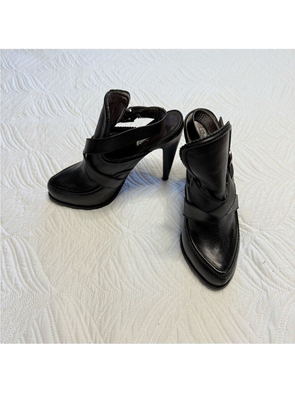 Charles David Women’s Black Leather Strappy Stiletto Clogs. Size 8.5